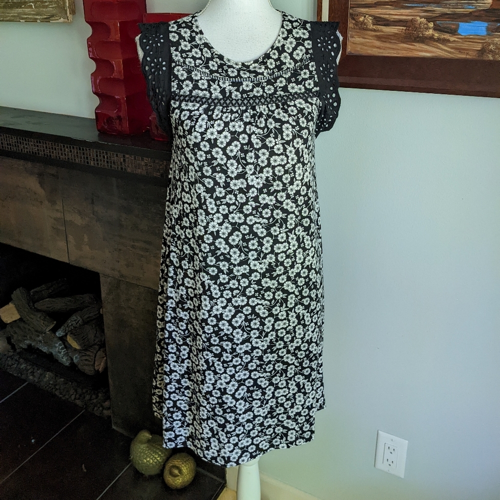 LOFT Ann Taylor Black White Floral Print Eyelet Sleeve Shift Swing Dress XSP 166